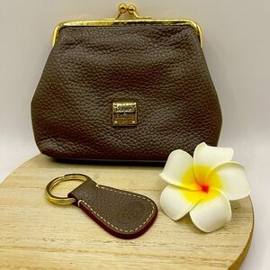 DOONEY & BOURKE PURSE AND LOGO KEY FOB.